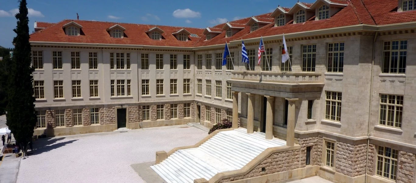 Κορωνοϊός: 27 παιδιά του Κολλεγίου Ψυχικού πριν πάνε στο Λονδίνο ταξίδεψαν στο Μιλάνο